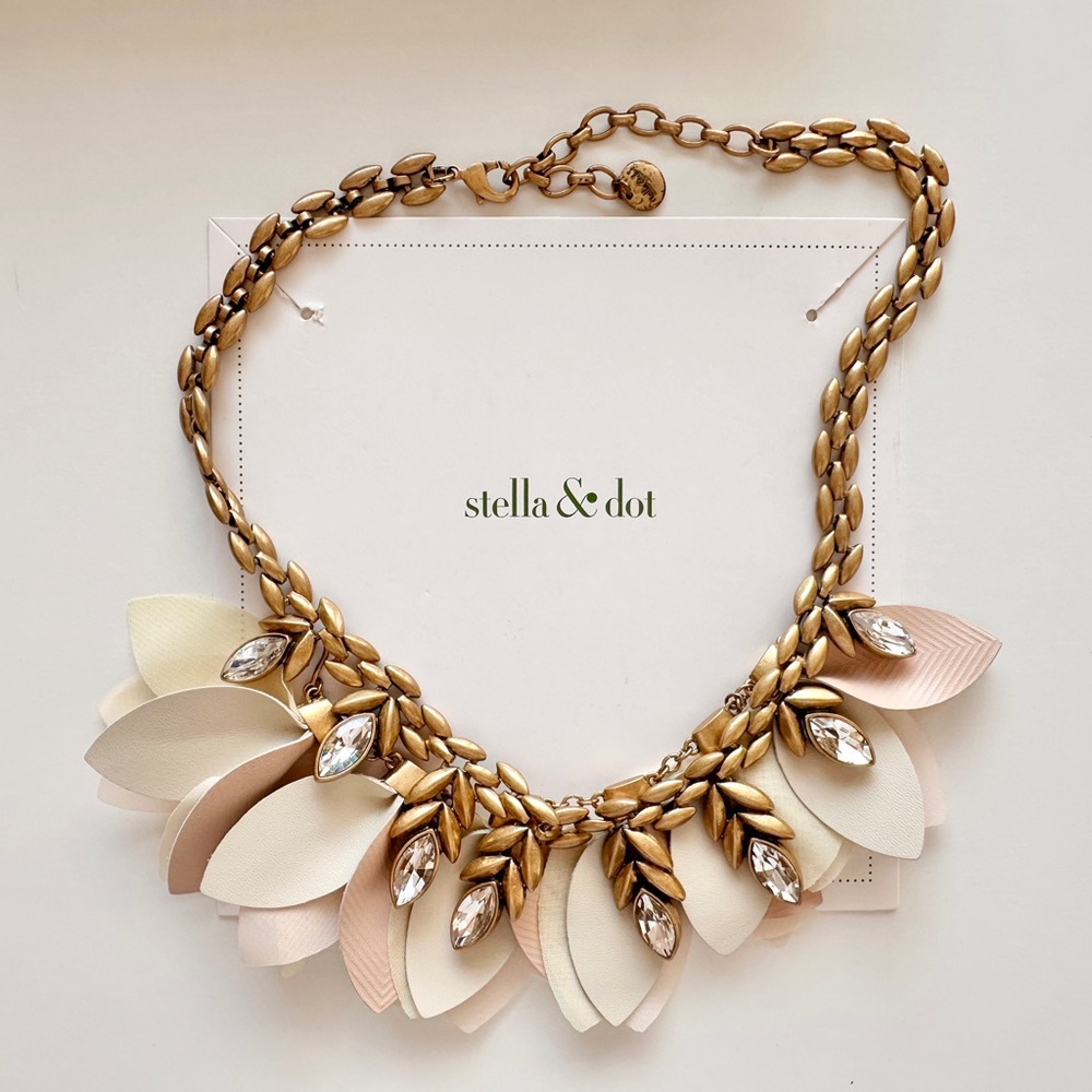 Stella & Dot Gold and Cream Birdie Statement Necklace
